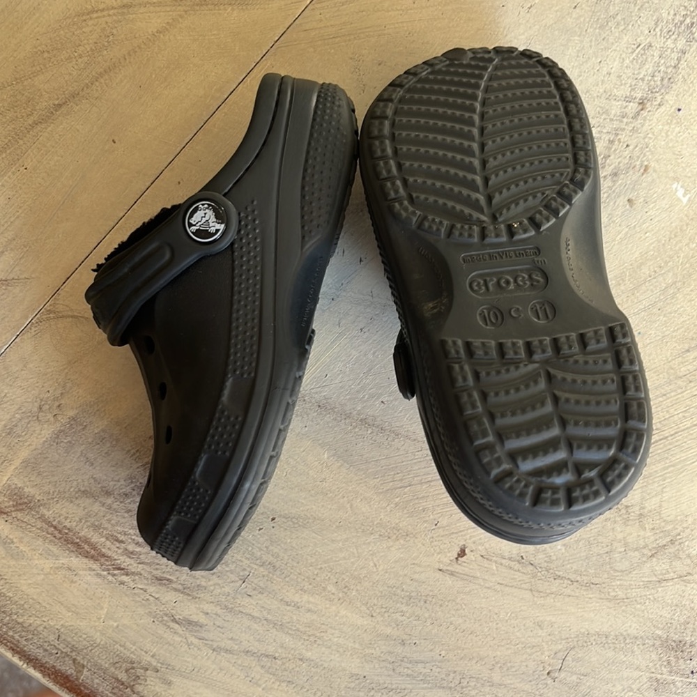 Kids/Youth Black Lined Crocs SZ 10-11C - Picture 5 of 5
